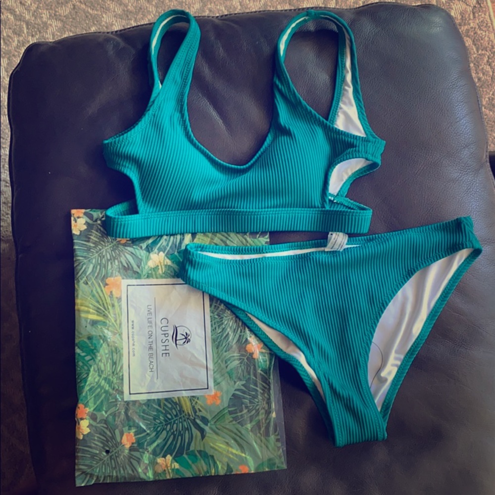 Cupshe bikini size small- emerald color